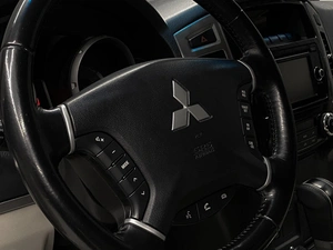 Внедорожник Mitsubishi Pajero 2017 года, 3400000 рублей, Красноярск