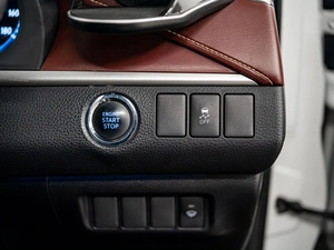 Внедорожник Toyota Harrier 2017 года, 2495000 рублей, Красноярск