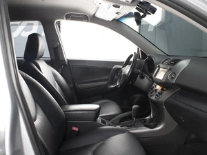 Внедорожник Toyota RAV4 2011 года, 1690000 рублей, Омск