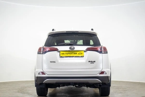 Внедорожник Toyota RAV4 2017 года, 2499000 рублей, Оренбург