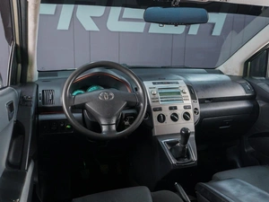 Минивэн Toyota Corolla Verso 2007 года, 699000 рублей, Сургут