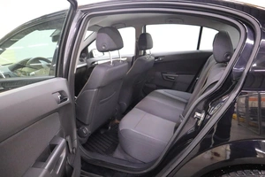 Седан Opel Astra 2010 года, 740000 рублей, Брянск