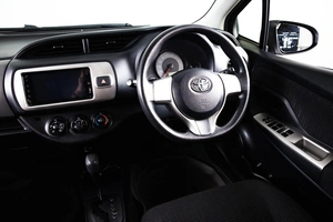 Хетчбэк Toyota Vitz 2016 года, 819000 рублей, Пермь