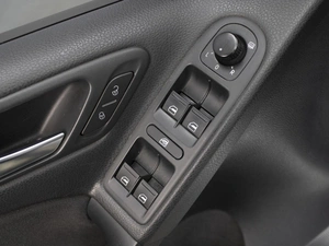 Хетчбэк Volkswagen Golf 2011 года, 790000 рублей, Омск