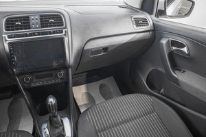 Седан Volkswagen Polo 2013 года, 799000 рублей, Барнаул