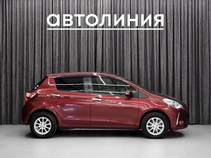 Хетчбэк Toyota Vitz 2019 года, 1149000 рублей, Красноярск