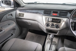 Седан Mitsubishi Lancer 2004 года, 259000 рублей, Томск
