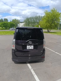 Минивэн Toyota Voxy 2010 года, 1500000 рублей, Железногорск