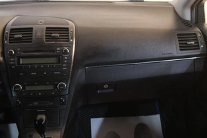 Седан Toyota Avensis 2009 года, 1199000 рублей, Омск