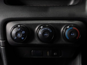 Хетчбэк Toyota Yaris 2020 года, 1229000 рублей, Тюмень