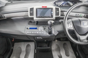Минивэн Honda Freed 2015 года, 1349000 рублей, Барнаул