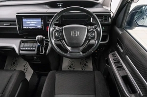Минивэн Honda Stepwgn Spada 2019 года, 2399000 рублей, Красноярск