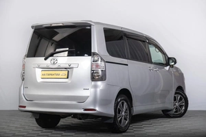 Минивэн Toyota Voxy 2008 года, 1329000 рублей, Томск