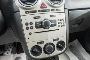 Хетчбэк Opel Corsa 2006 года, 299000 рублей, Барнаул