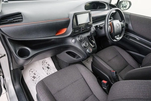 Минивэн Toyota Sienta 2019 года, 1329000 рублей, Красноярск