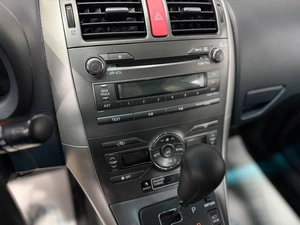 Хетчбэк Toyota Auris 2008 года, 679000 рублей, Красноярск