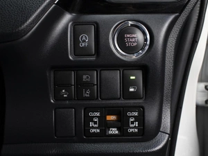 Минивэн Toyota Esquire 2019 года, 2550000 рублей, Омск