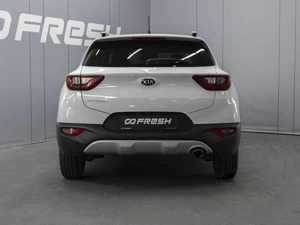 Внедорожник Kia Stonic 2020 года, 1850000 рублей, Омск