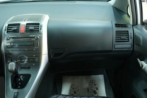 Хетчбэк Toyota Auris 2007 года, 859000 рублей, Омск