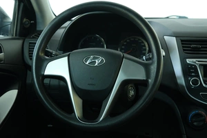 Седан Hyundai Solaris 2016 года, 999000 рублей, Омск