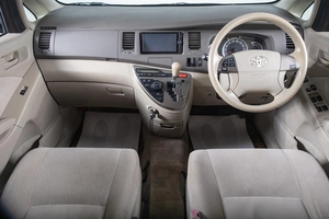 Минивэн Toyota Isis 2009 года, 1229000 рублей, Томск