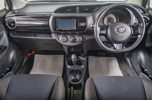 Хетчбэк Toyota Vitz 2018 года, 1019000 рублей, Томск