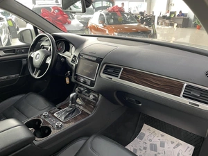 Внедорожник Volkswagen Touareg 2011 года, 1997000 рублей, Солонцы