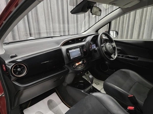 Хетчбэк Toyota Vitz 2019 года, 1149000 рублей, Красноярск