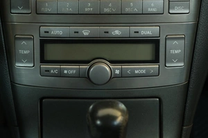 Седан Toyota Avensis 2008 года, 1019000 рублей, Омск