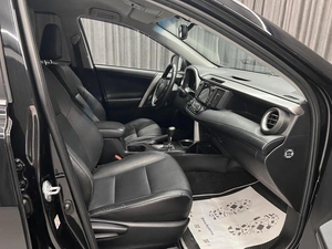 Внедорожник Toyota RAV4 2017 года, 2775000 рублей, Красноярск