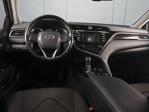 Седан Toyota Camry 2019 года, 2450000 рублей, Омск
