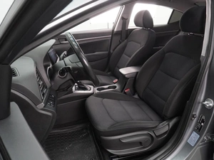 Седан Hyundai Elantra 2018 года, 1462000 рублей, Воронеж