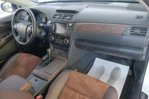 Седан Toyota Camry 2014 года, 1999000 рублей, Омск