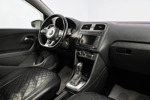 Седан Volkswagen Polo 2019 года, 1349000 рублей, Новосибирск