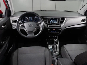 Седан Hyundai Solaris 2017 года, 1300000 рублей, Тюмень