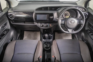 Хетчбэк Toyota Vitz 2018 года, 1069000 рублей, Томск