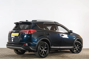 Внедорожник Toyota RAV4 2018 года, 2949000 рублей, Тюмень