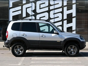 Внедорожник Chevrolet Niva 2017 года, 900000 рублей, Волгоград