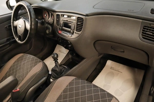 Хетчбэк Kia Rio 2011 года, 749000 рублей, Челябинск