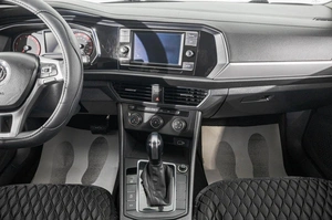 Седан Volkswagen Jetta 2018 года, 1349000 рублей, Барнаул