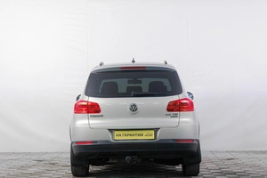 Внедорожник Volkswagen Tiguan 2011 года, 1189000 рублей, Кемерово