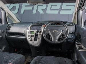 Хетчбэк Toyota Ractis 2009 года, 799000 рублей, Сургут