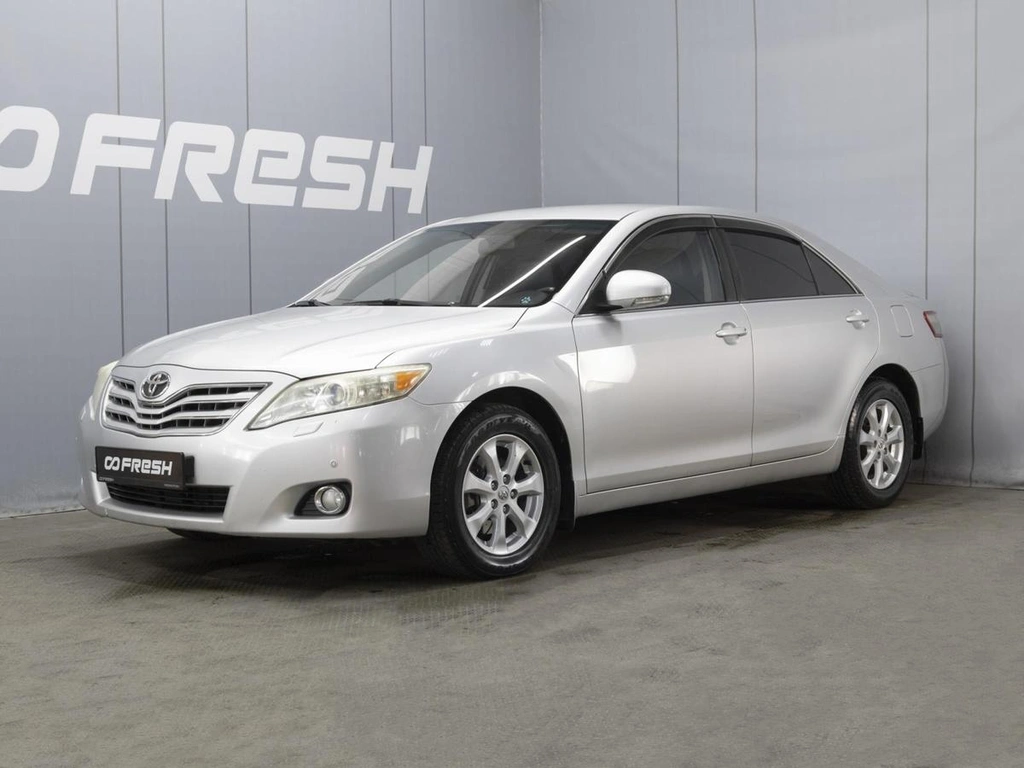Седан Toyota Camry 2010 года, 1499000 рублей, Омск