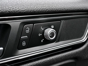 Внедорожник Volkswagen Touareg 2016 года, 3325000 рублей, Волгоград