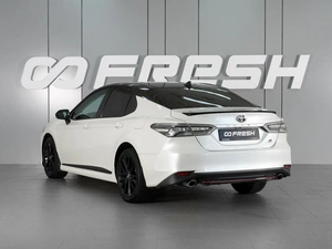Седан Toyota Camry 2021 года, 2999000 рублей, Красный Пахарь