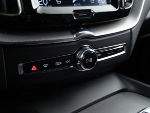 Внедорожник Volvo XC60 2018 года, 3423444 рублей, Москва