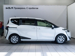Минивэн Toyota Sienta 2018 года, 1299000 рублей, Красноярск