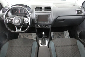 Седан Volkswagen Polo 2020 года, 1379000 рублей, Омск