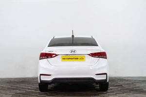 Седан Hyundai Solaris 2017 года, 599000 рублей, Сургут