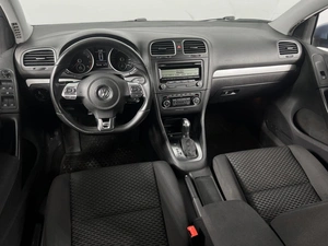 Хетчбэк Volkswagen Golf 2011 года, 749900 рублей, Казань